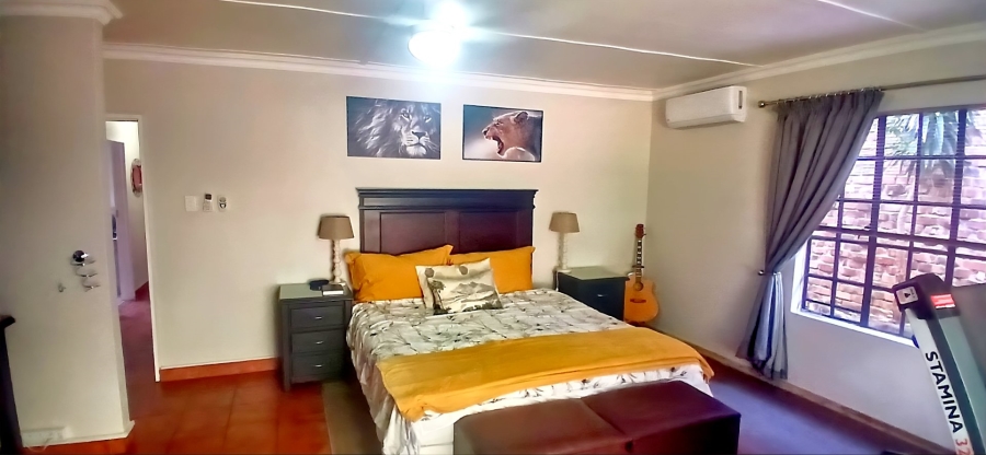 5 Bedroom Property for Sale in Langenhovenpark Free State